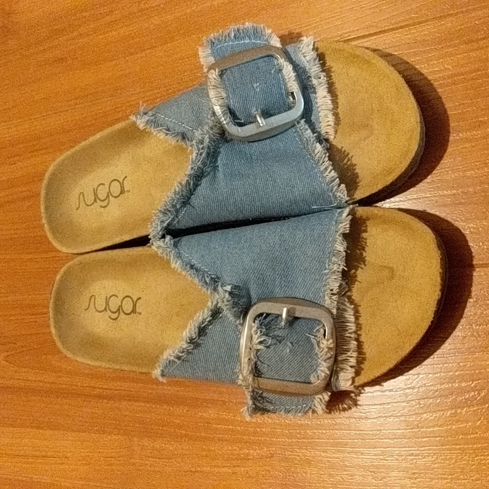 Women's shoes - Picture 2 of 2